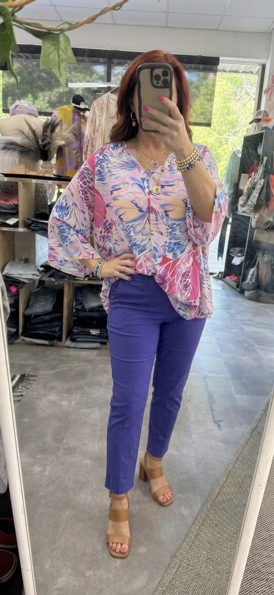Vibrant Butterfly Print Oversized Top & Stretch Pant Set – Size Medium