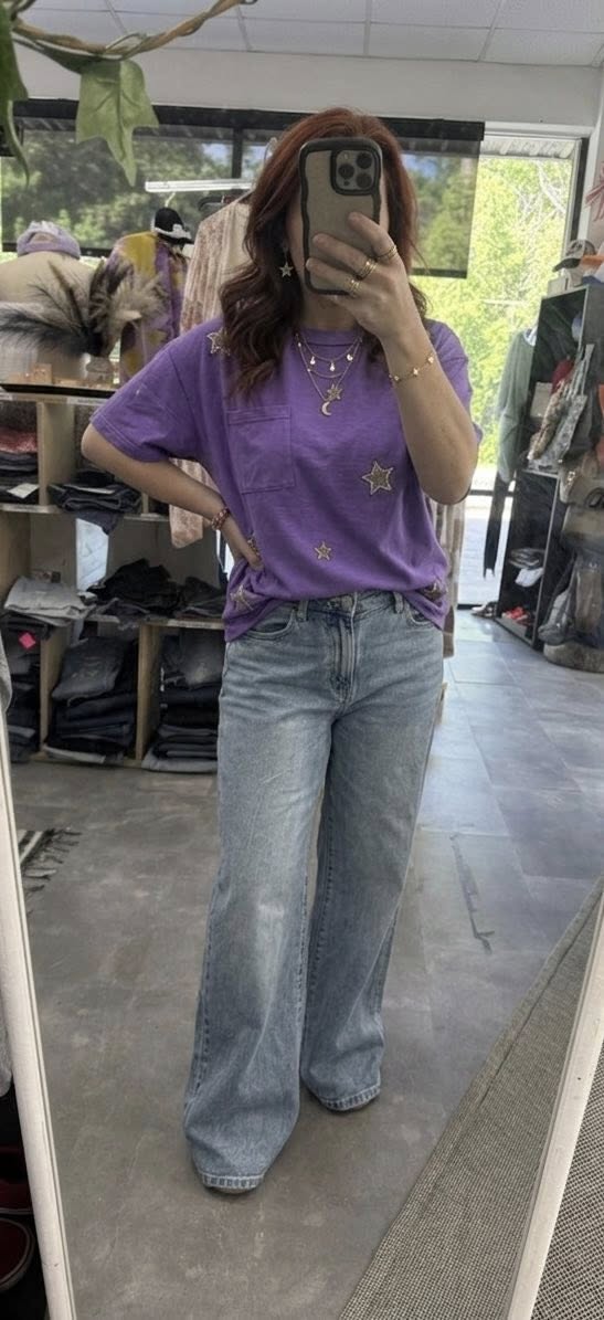 Celestial Chill: Oversized Star T-Shirt (M) & High-Rise Wide-Leg Jeans (Size 6/7)