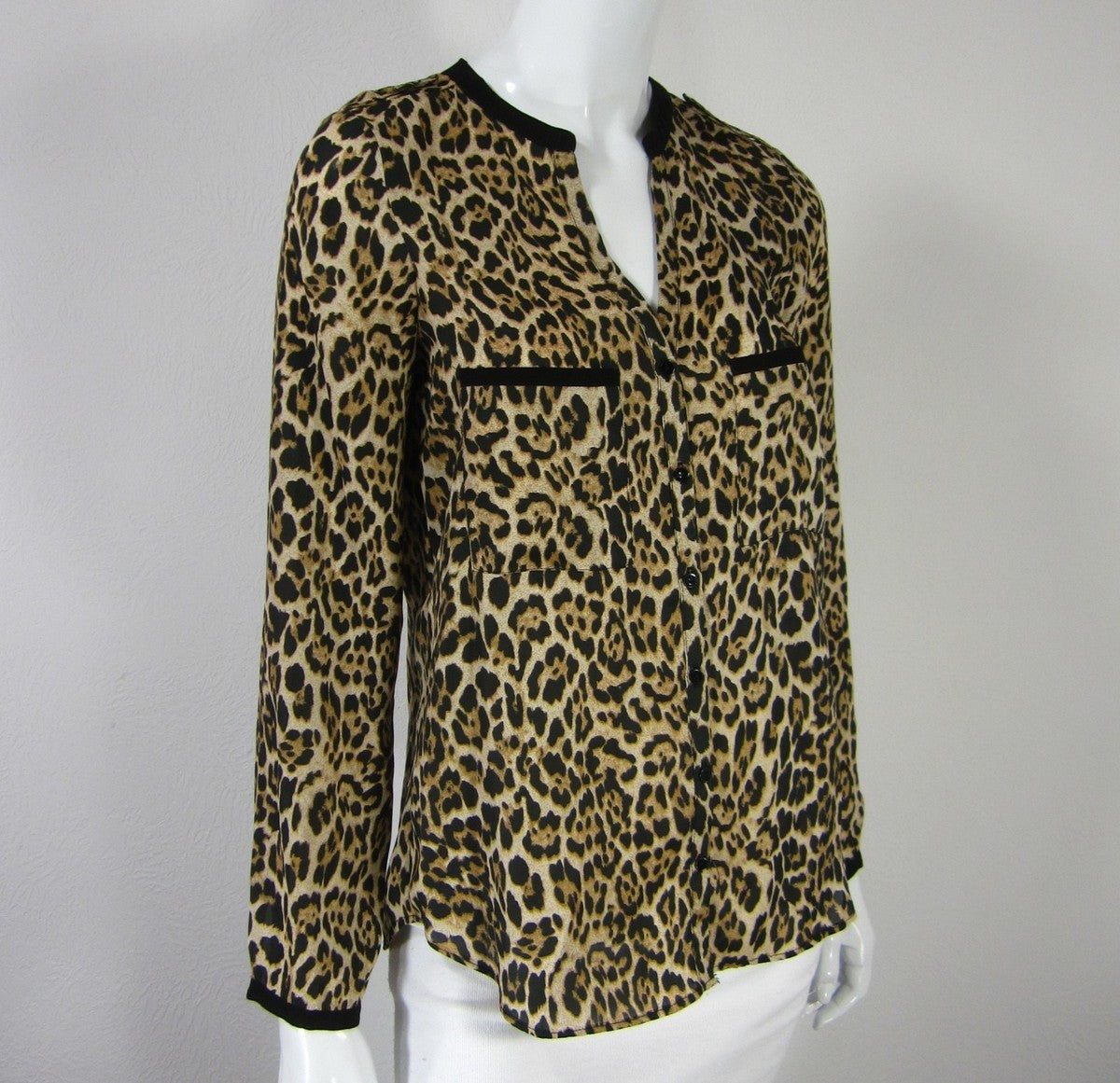 Classic Leopard Print Button-Down Blouse – Size Large
